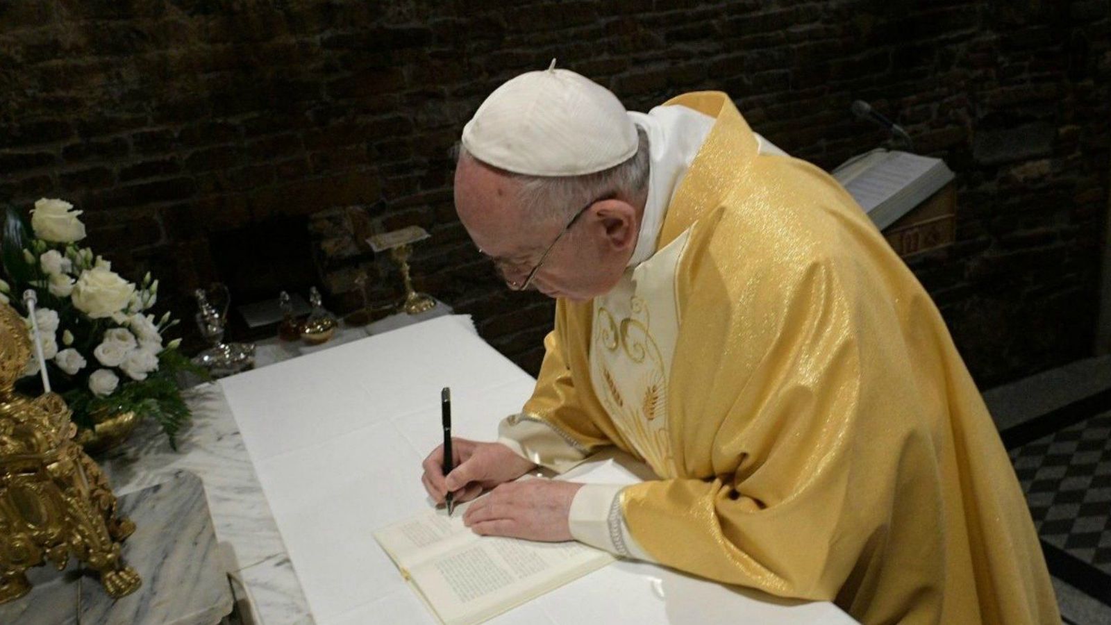 Papa Francisco firma la encíclica Frattelli tutti