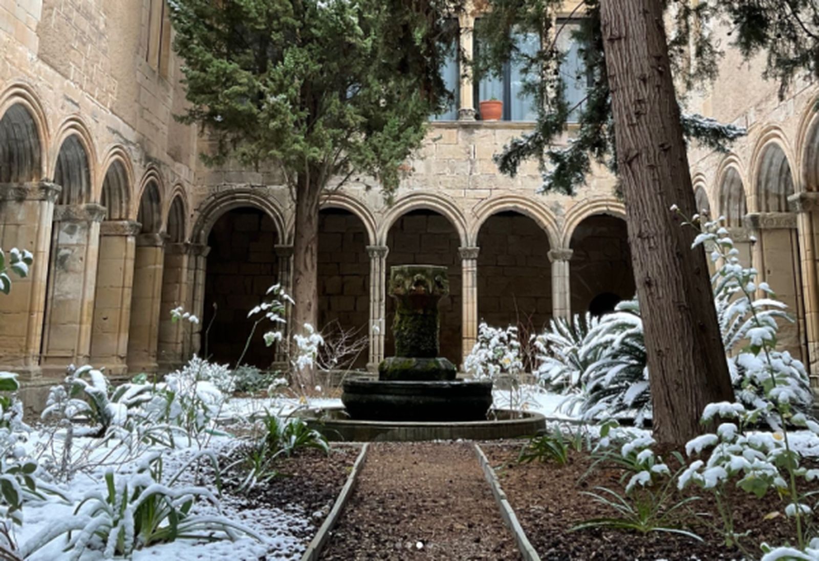 Poblet, bajo un manto de nieve