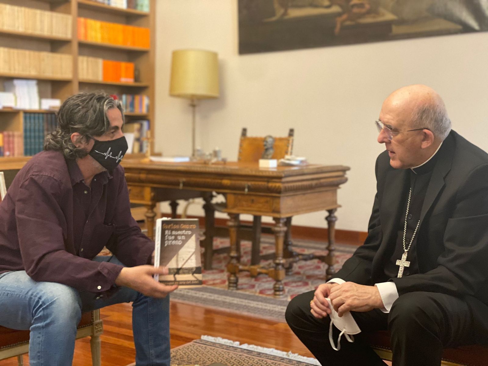 Carlos Osoro, con Jesús Bastante,  durante la entrevista