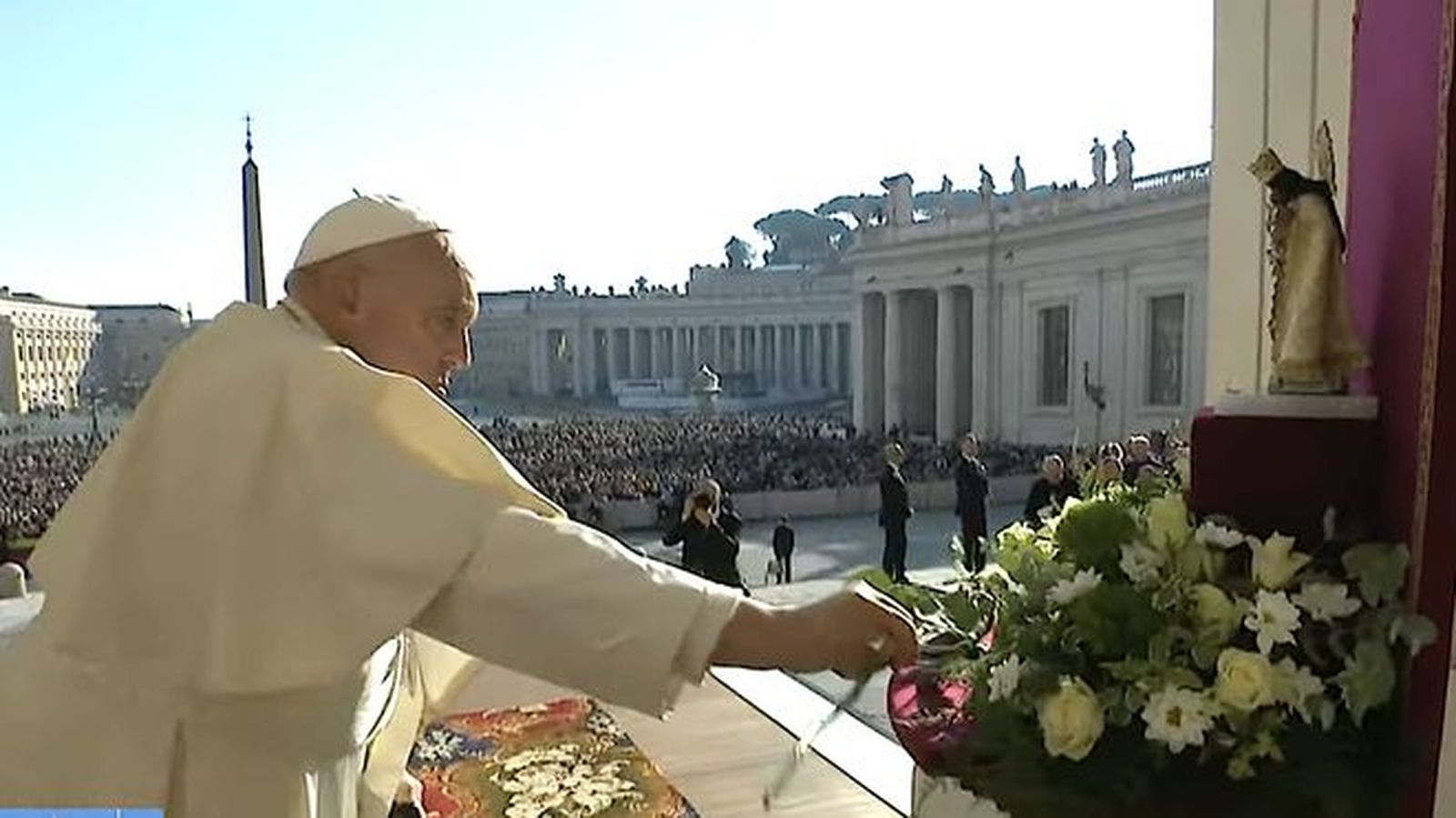 El papa davant la imatge de la Mare de Déu dels Desemparats, el dimecres 6 de novembre