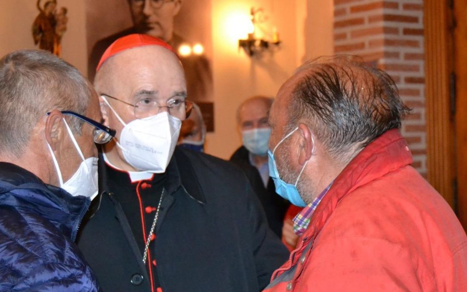 El Cardenal Carlos Osoro en el 'Hogar Santa Rita' en la Sierra de Madrid