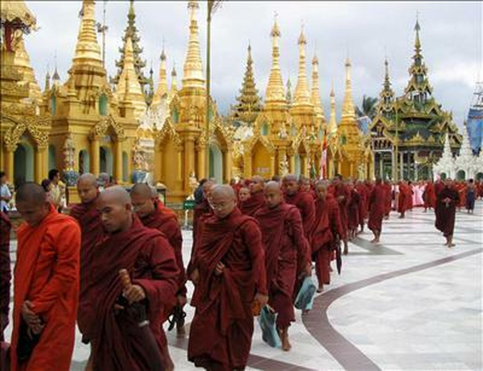 Monjes budistas en Birmania
