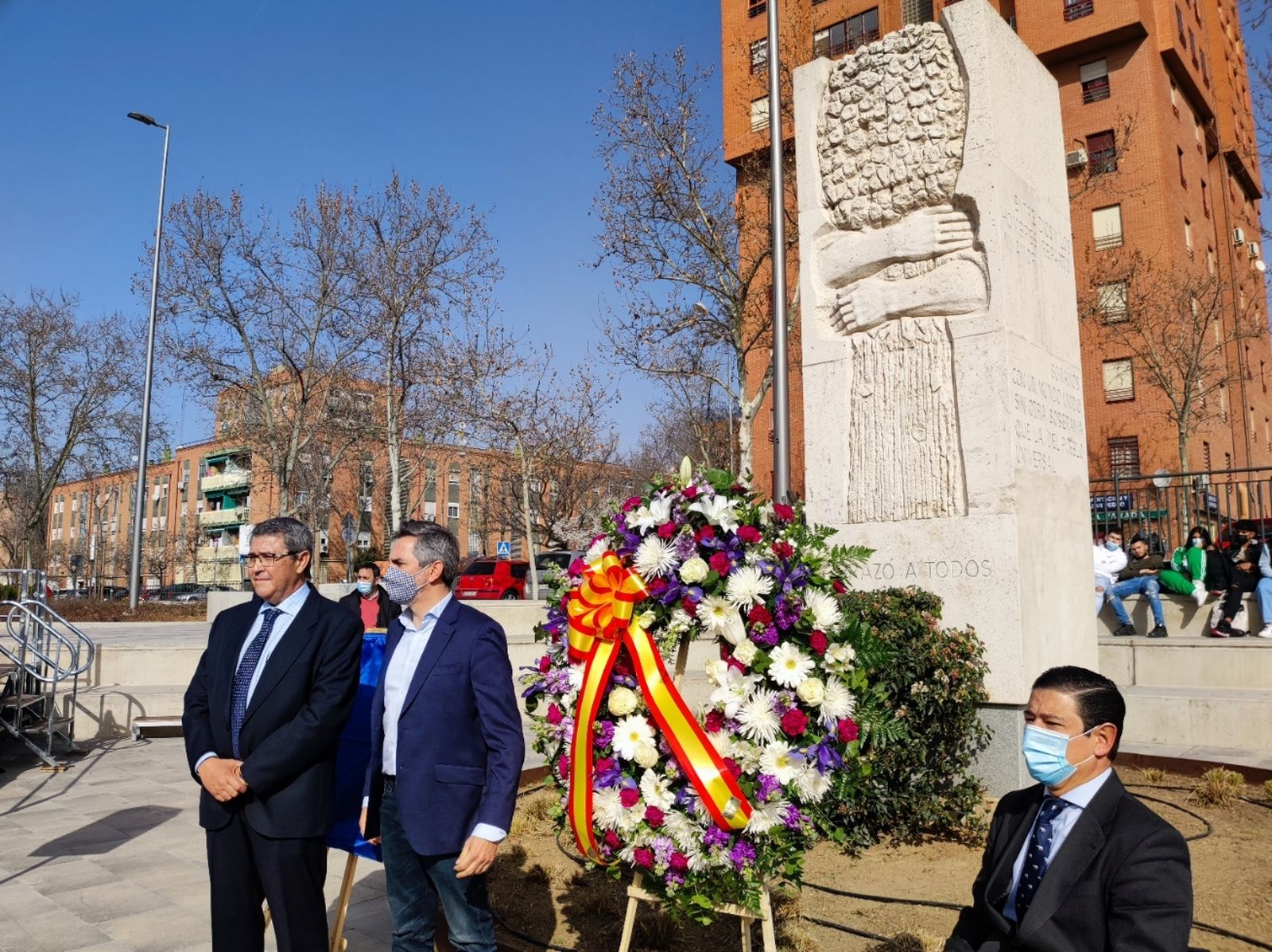 Homenaje al padre Llanos