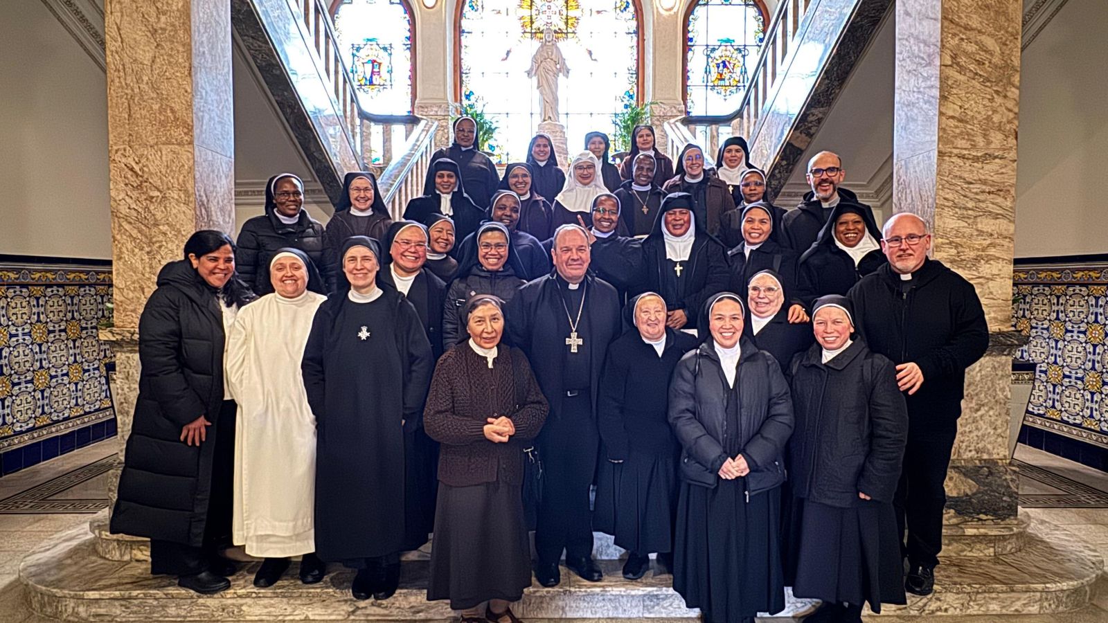 Elizalde, con religiosas