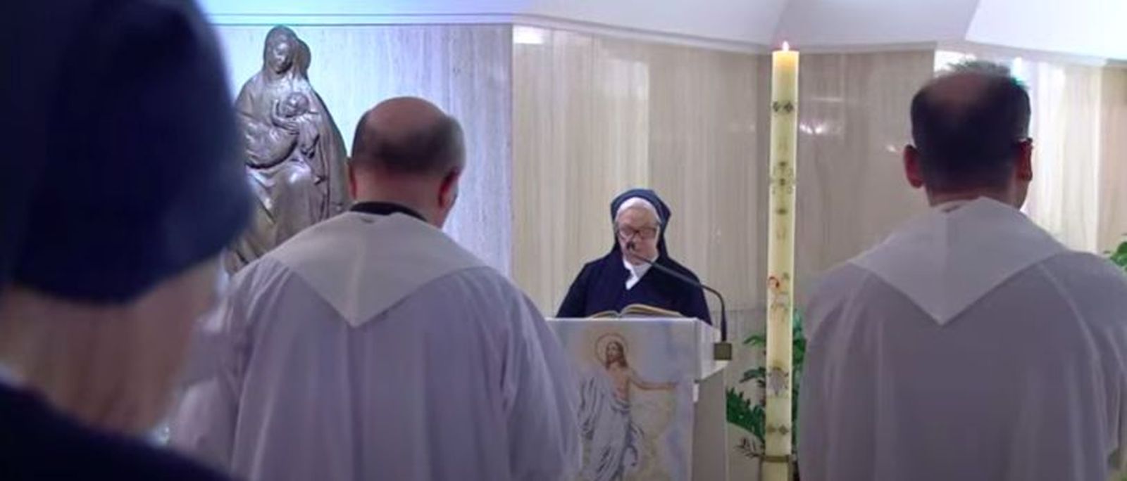 Un momento de la misa en Santa Marta