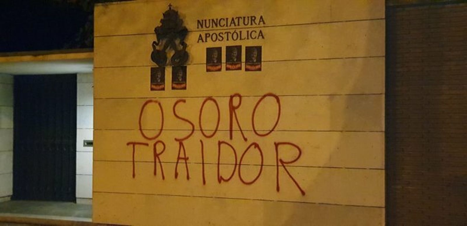Pintadas contra Osoro en la sede de la Nunciatura