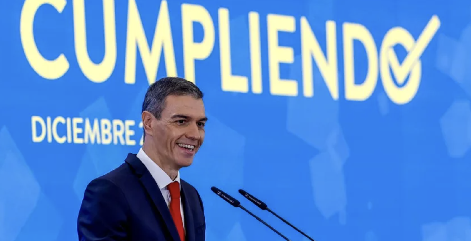 El presidente del Gobierno, Pedro Sánchez, comparece para efectuar un balance del curso político. EFE/ J.J. Guillén