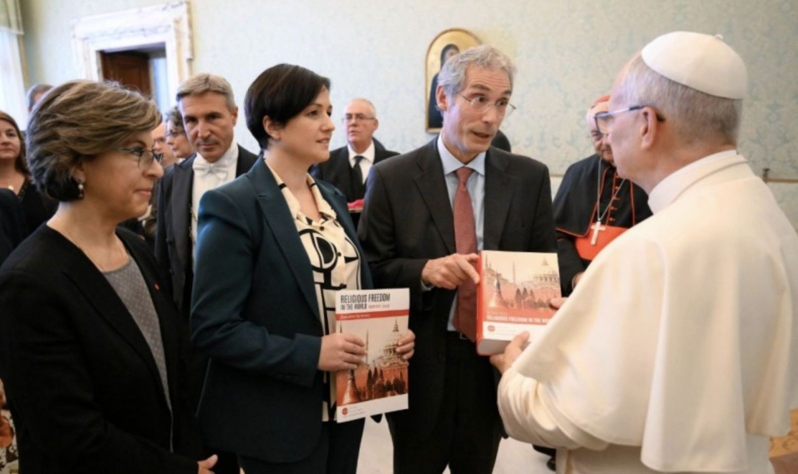 León XIV y la delegación de la Fundación Ayuda a la Iglesia Necesitada