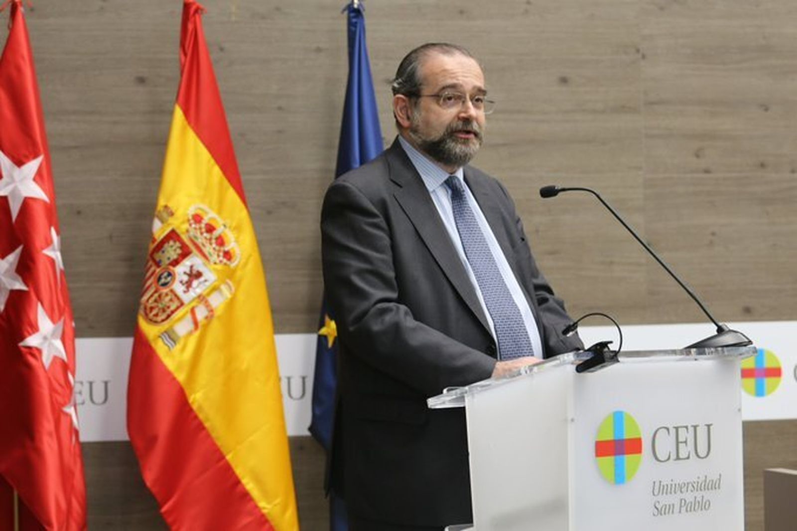 Alfonso Bullón de Mendoza, presidente de la ACdP y del CEU