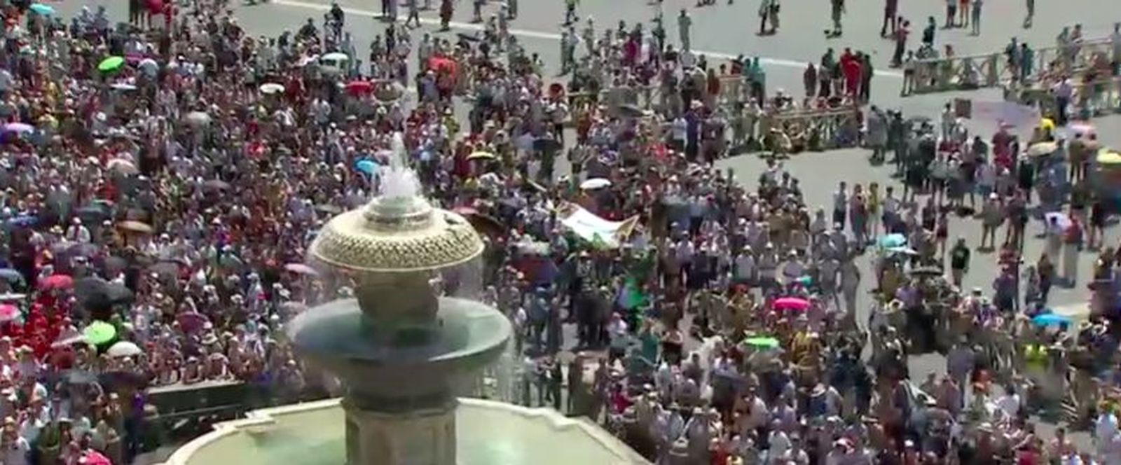 Miles de fieles en San Pedro