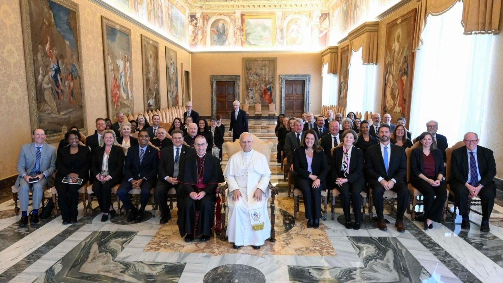 León XIV con una delegación de la "Red de Organizaciones Benéficas Católicas".