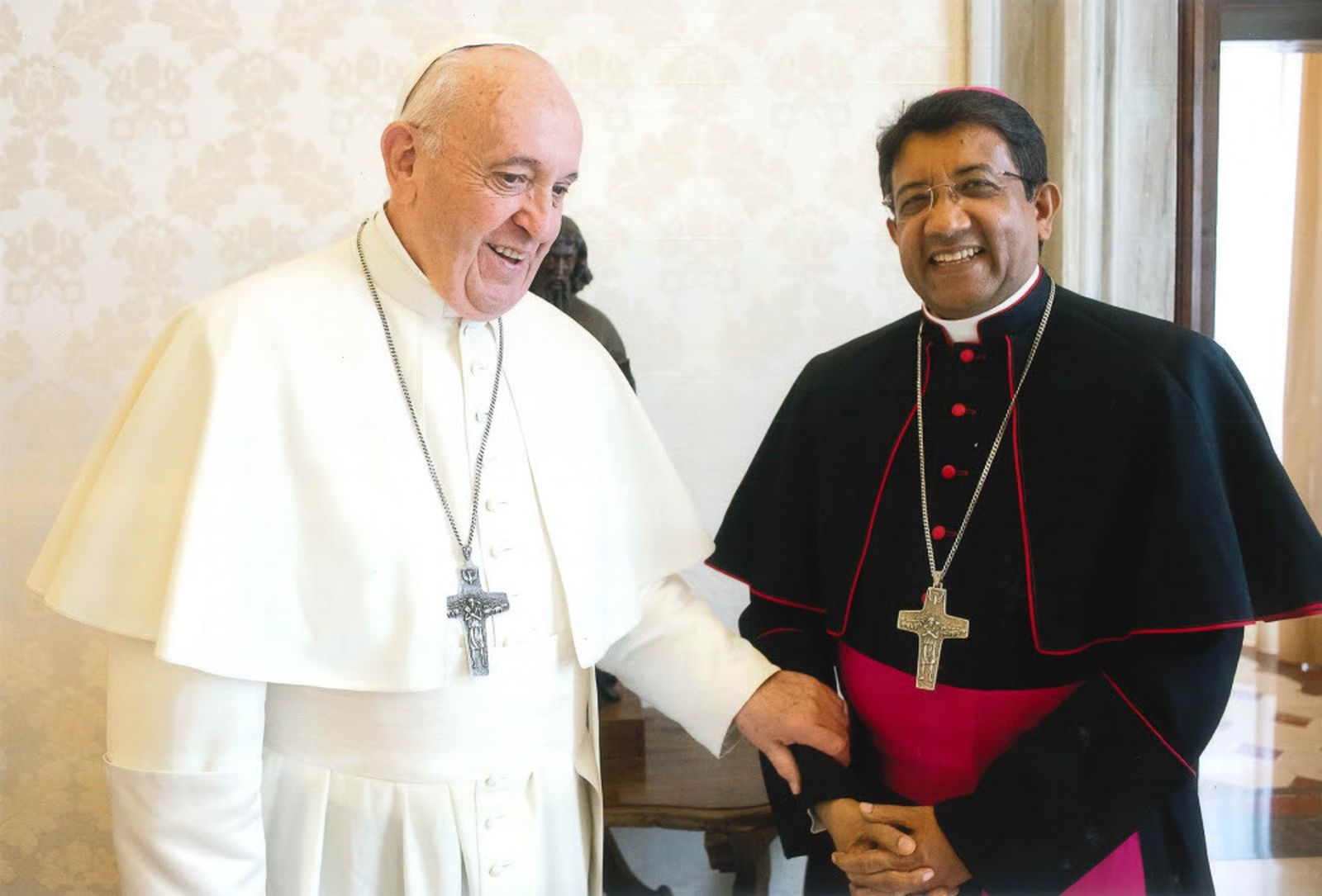 Francisco y monseñor Kurian Mathew Vayalunkal