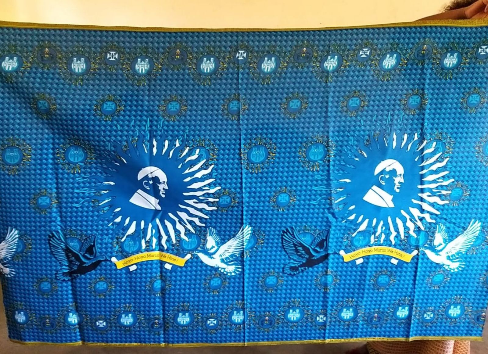 Mantón sobre la visita del Papa a Moaambique