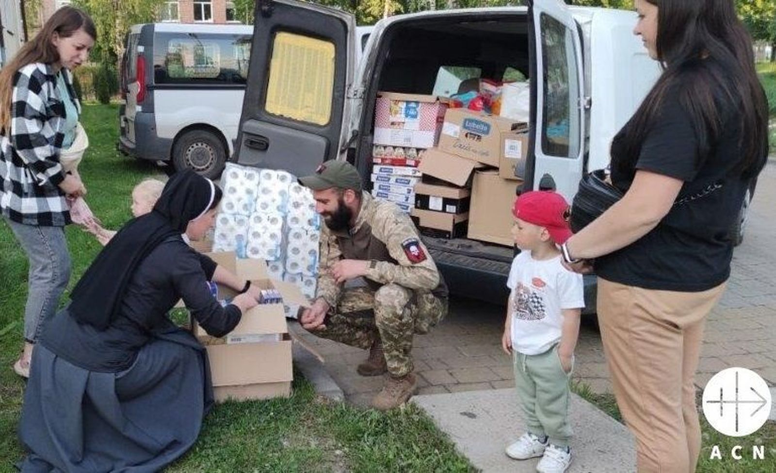 Reparto de ayuda en Ucrania a los desplazados