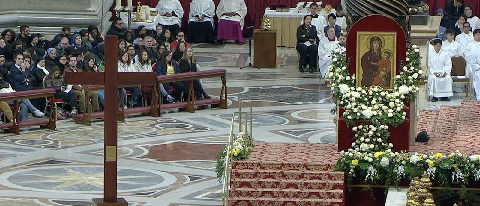 La cruz de los jóvenes y la Salus Populi romana