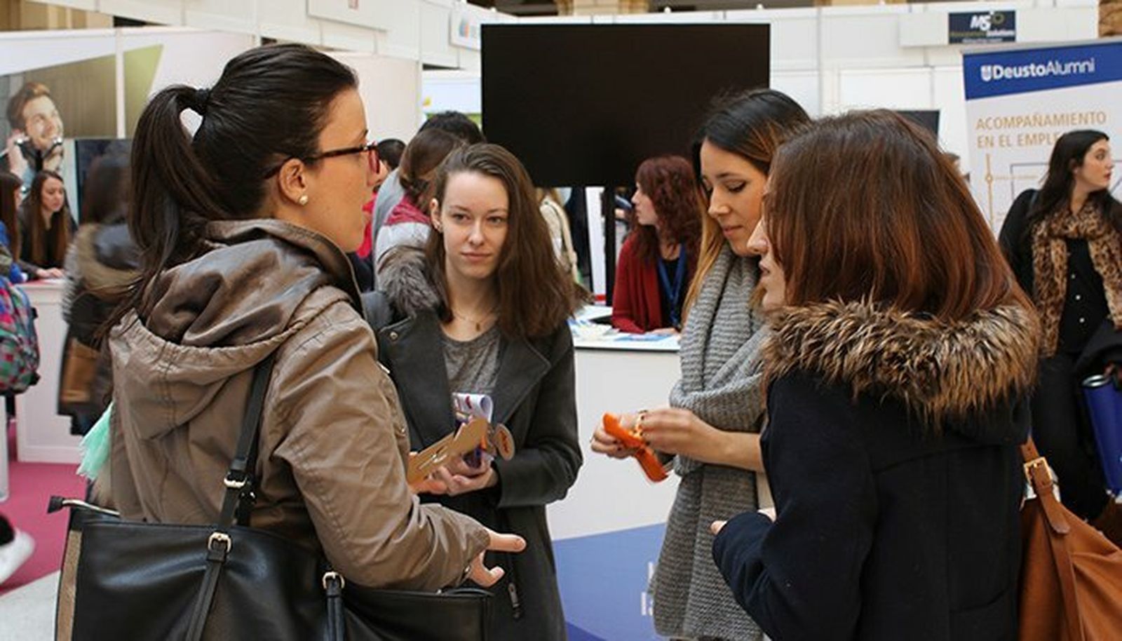 Jóvenes en el Foro de Empleo de Deusto