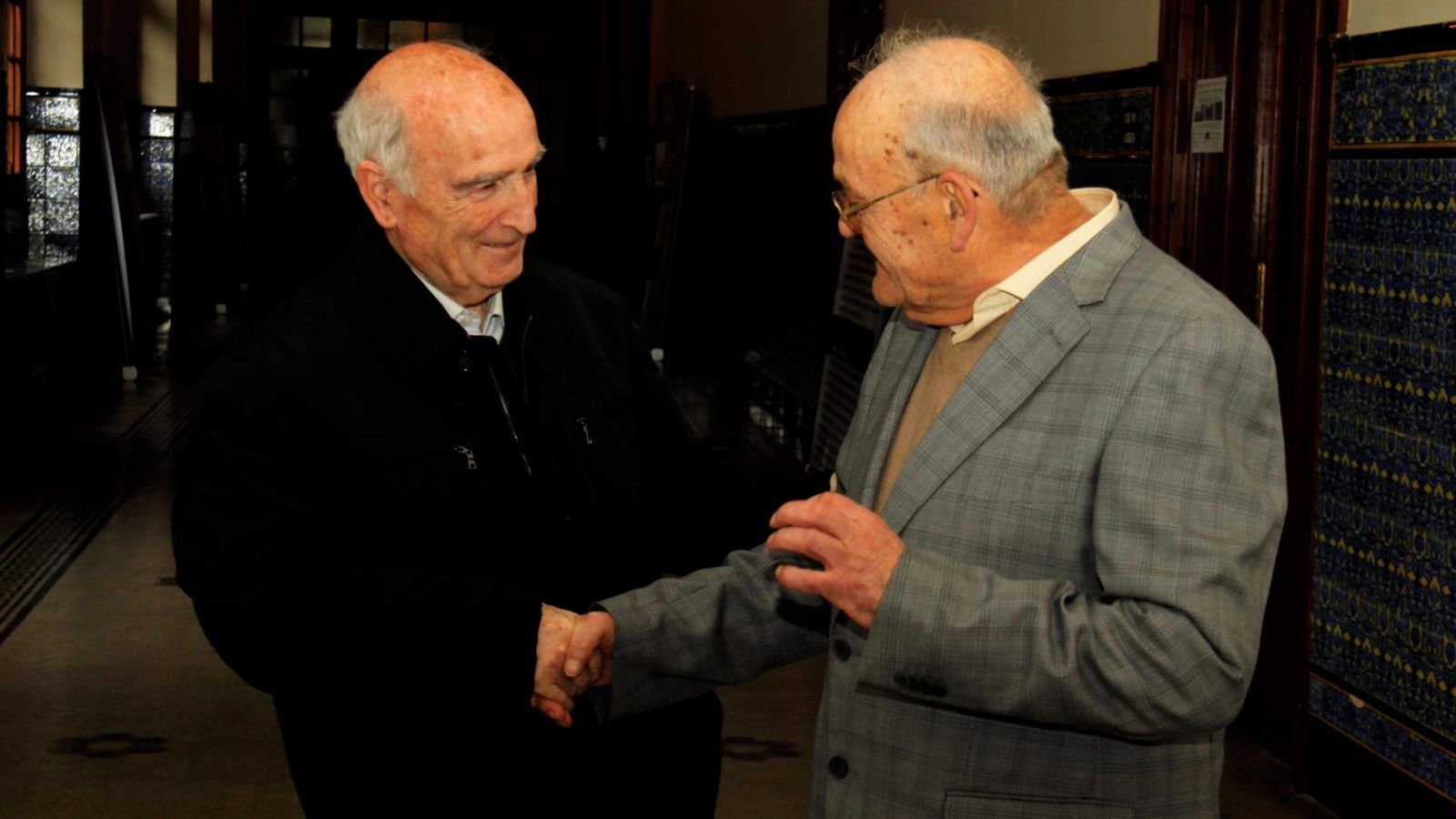 Con Bernardo el Bibliotecario otro que le habrá recibido 