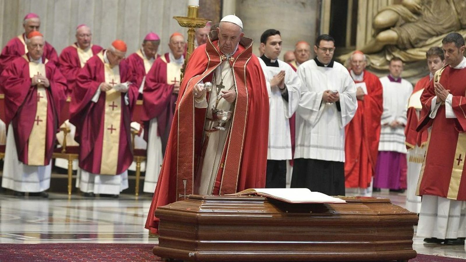 El Papa, hoy, en el funeral del cardenal Sgreccia