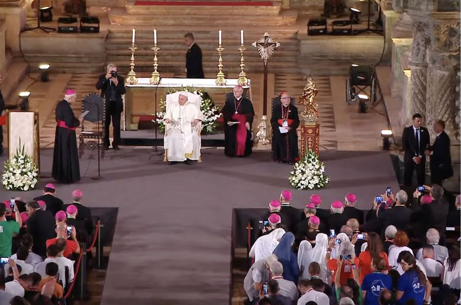 Encuentro del Papa con los representantes de la Iglesia en Portugal en los Jerónimos