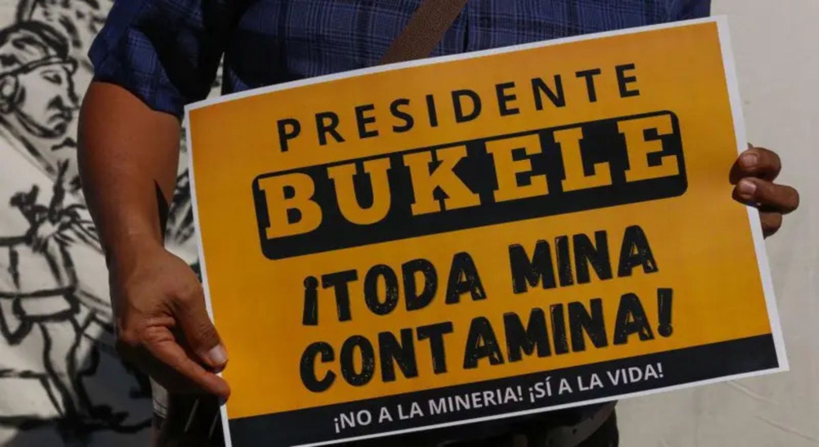 Protesta contra la ley impulsada por Bukele