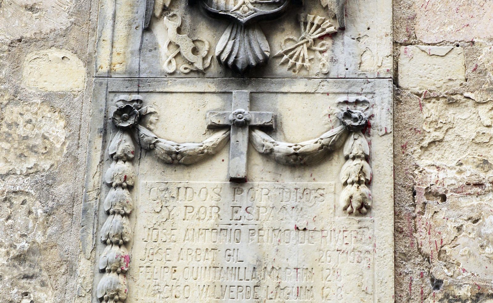 Símbolos franquistas en la Iglesia de San Miguel, Segovia
