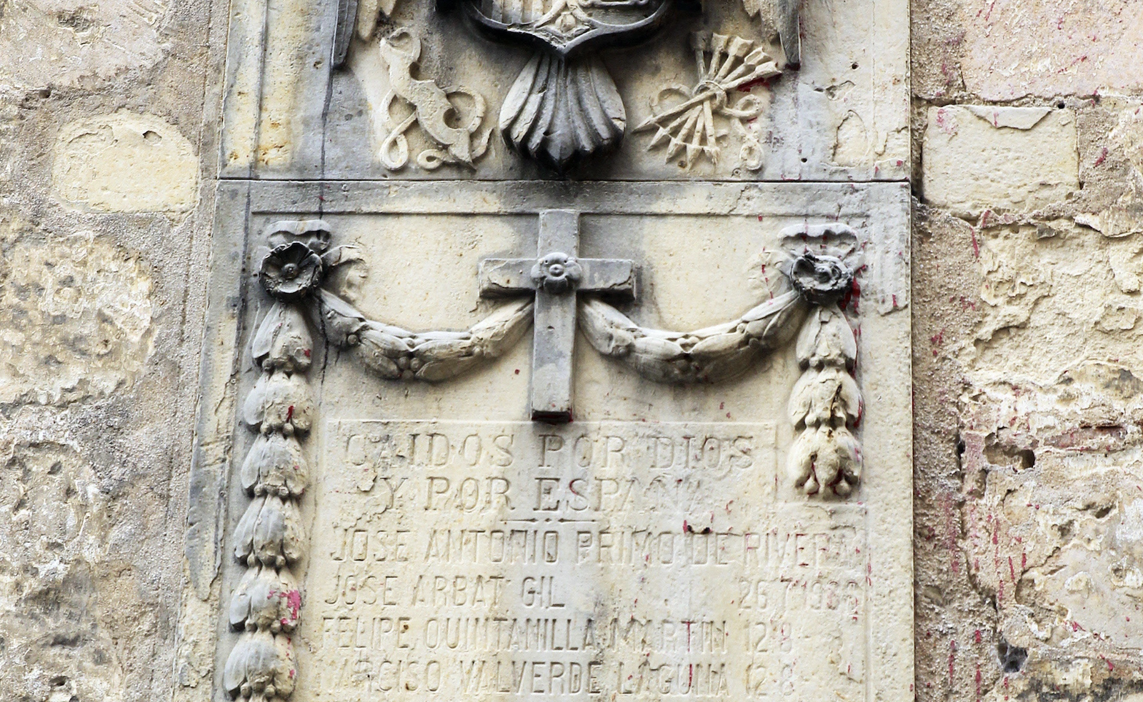 Símbolos franquistas en la Iglesia de San Miguel, Segovia