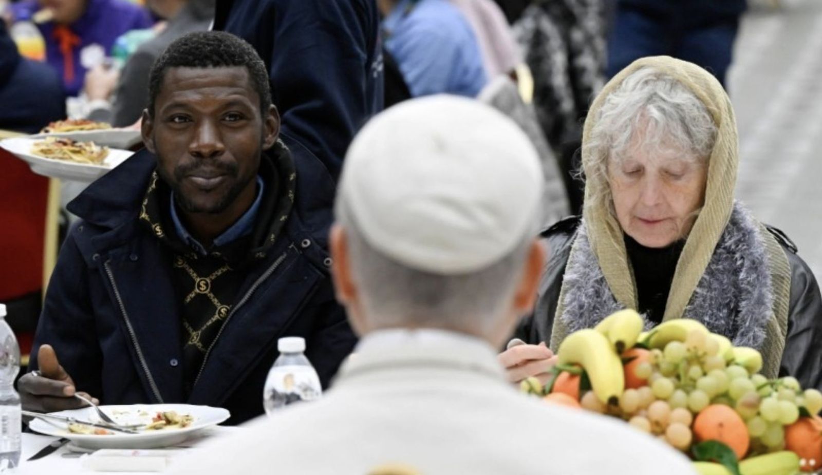 León XIV con 1.300 pobres