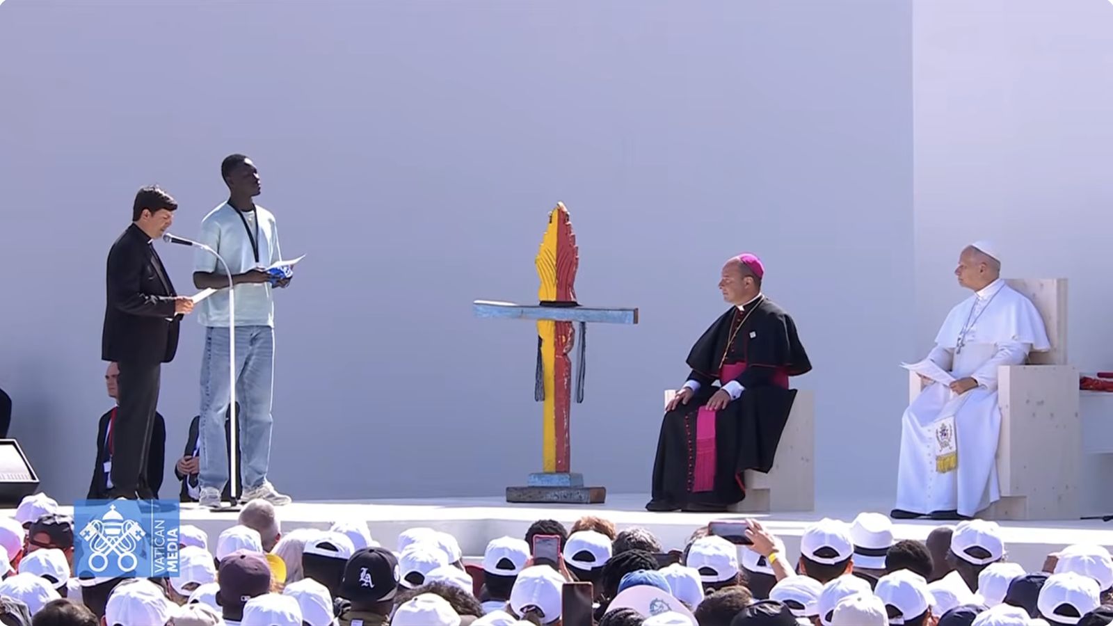 El sacerdote y el migrante que intervinieron ante el Papa en La Laguna