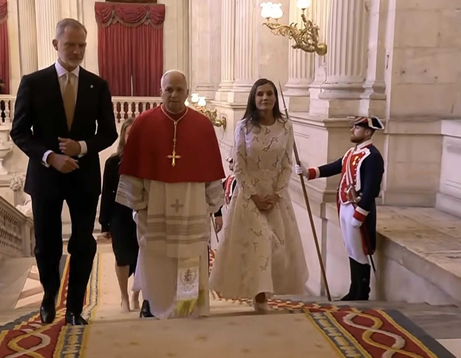 El Papa en el palacio real