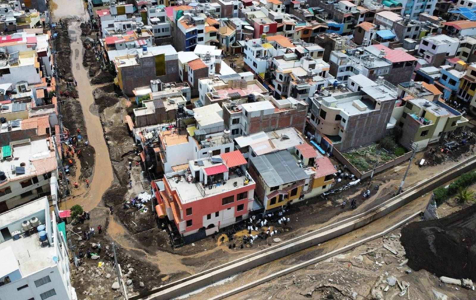 Inundación repentina causada por lluvias torrenciales, en Arequipa, Perú