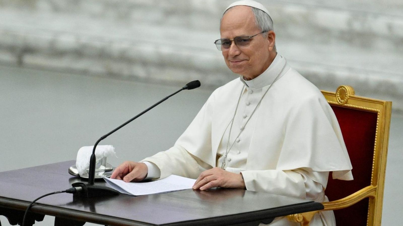 León XIV habla con los sacerdotes de Roma