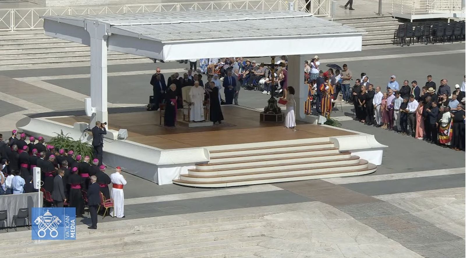 León XIV preside la audiencia general en la plaza de san Pedro