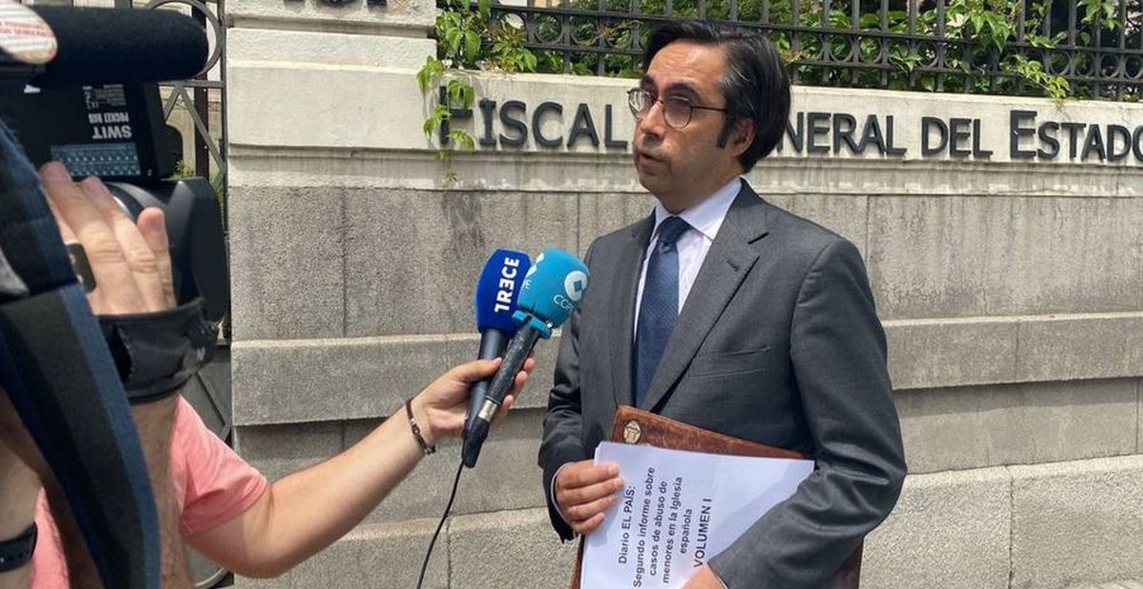 La Iglesia lleva a la Fiscalía el informe de abusos elaborado por 'El País'