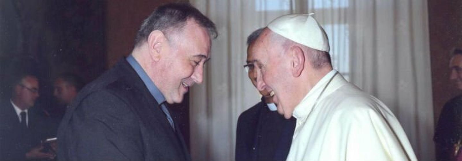 El Papa saluda a De Las Heras