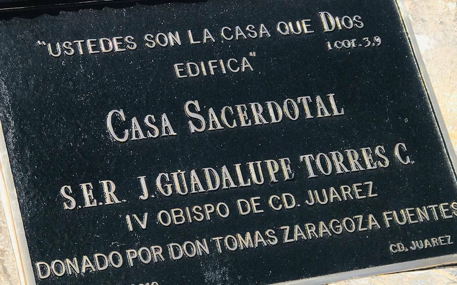 Placa casa sacerdotal