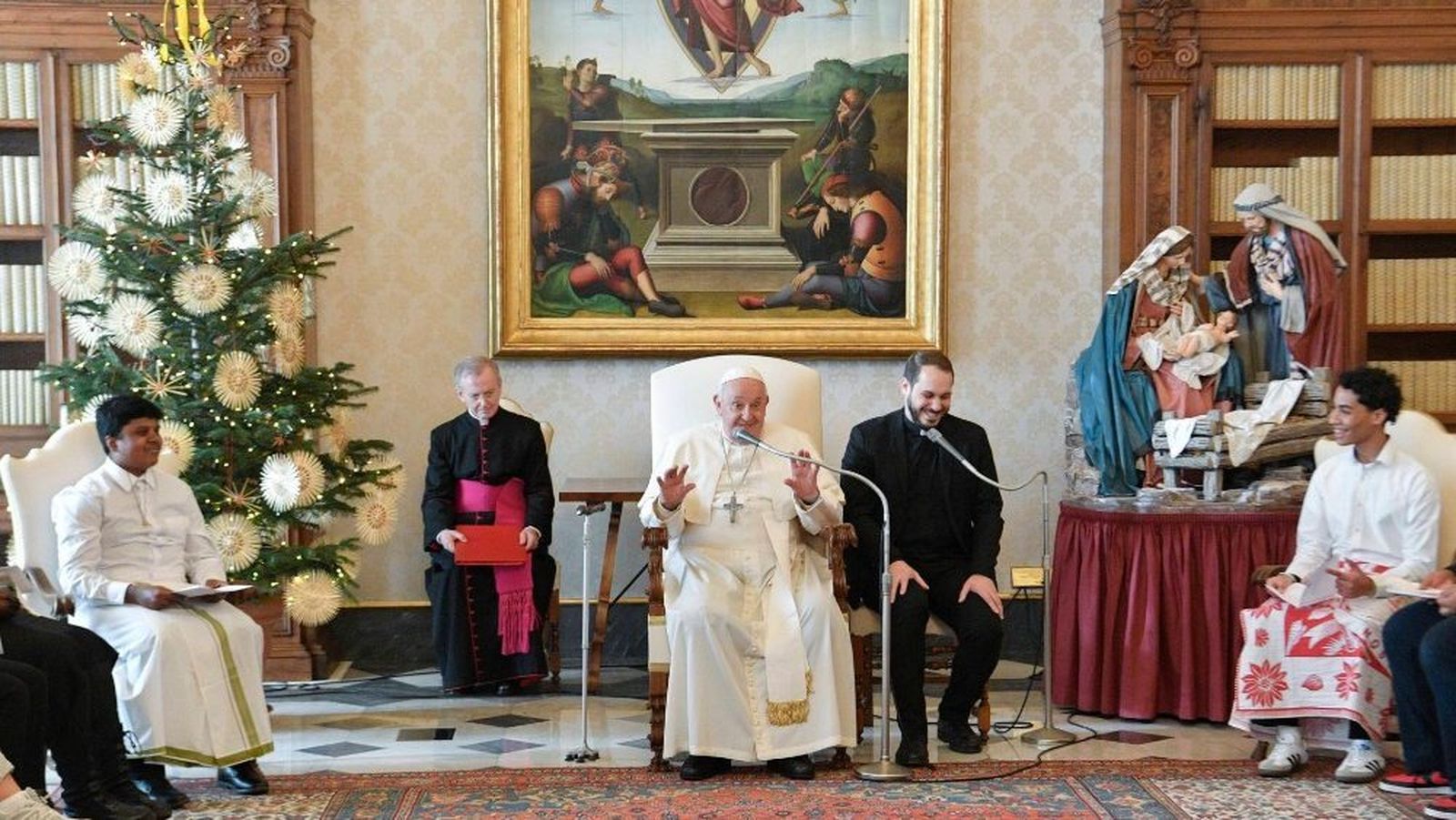 Francisco, con miembros de la Fraternidad Misionera de las Ciudades