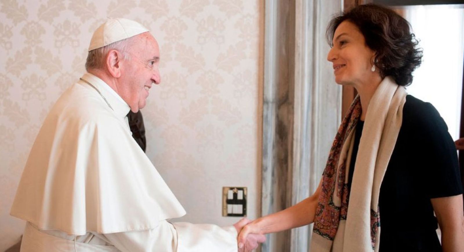 Francisco y la directora de la Unesco
