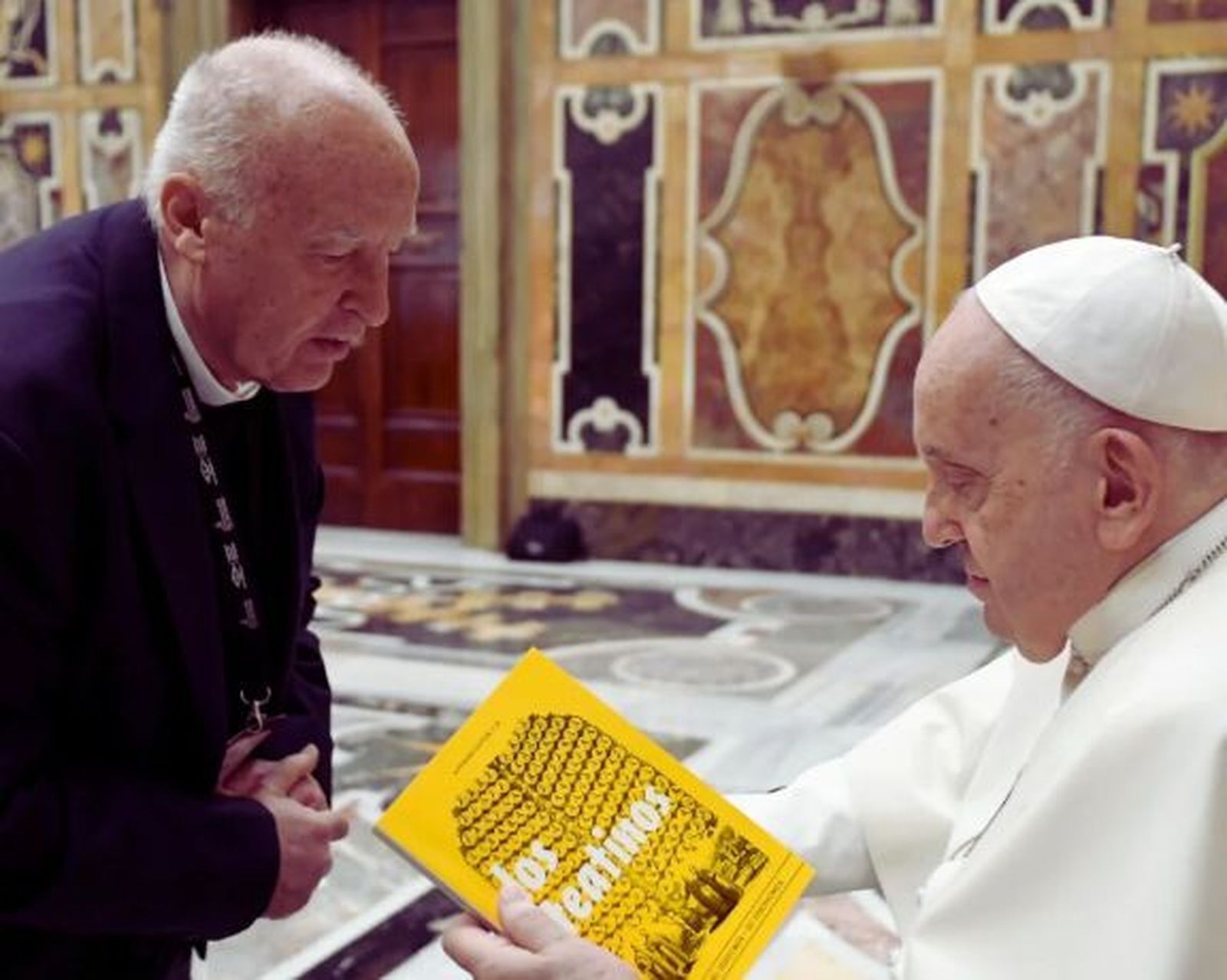 Ambrosio Cots saluda al Papa