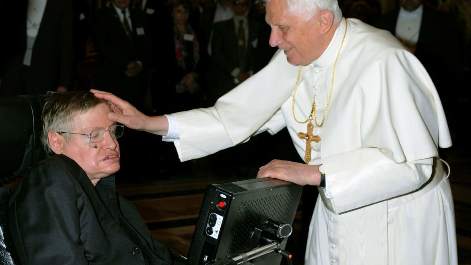 Hawking, con Benedicto XVI