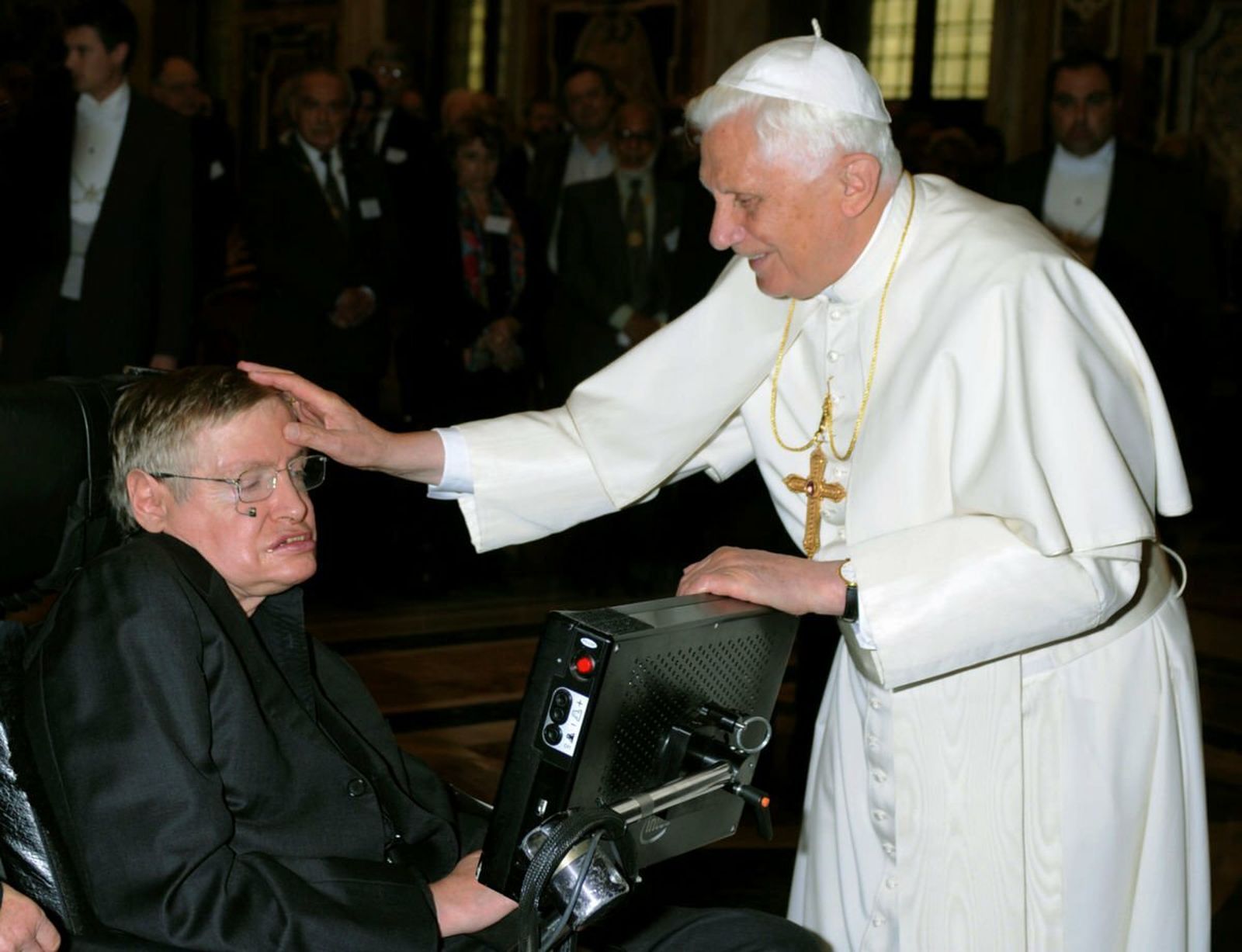 Hawking, con Benedicto XVI