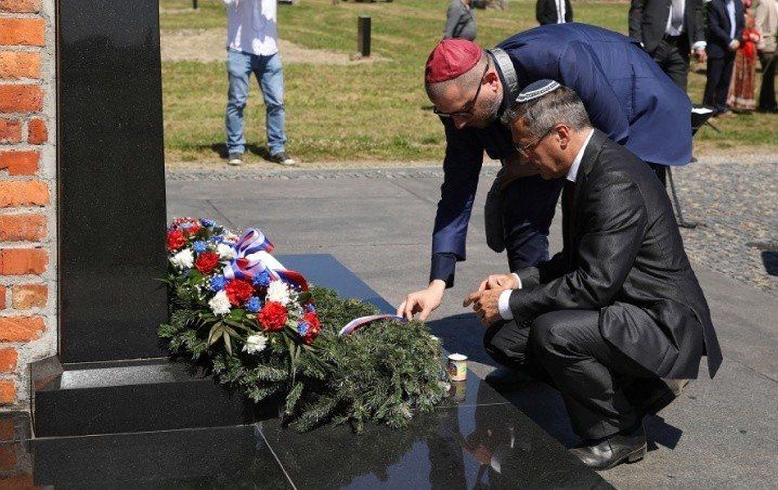 Autoridades políticas y religiosas en la conmemoración