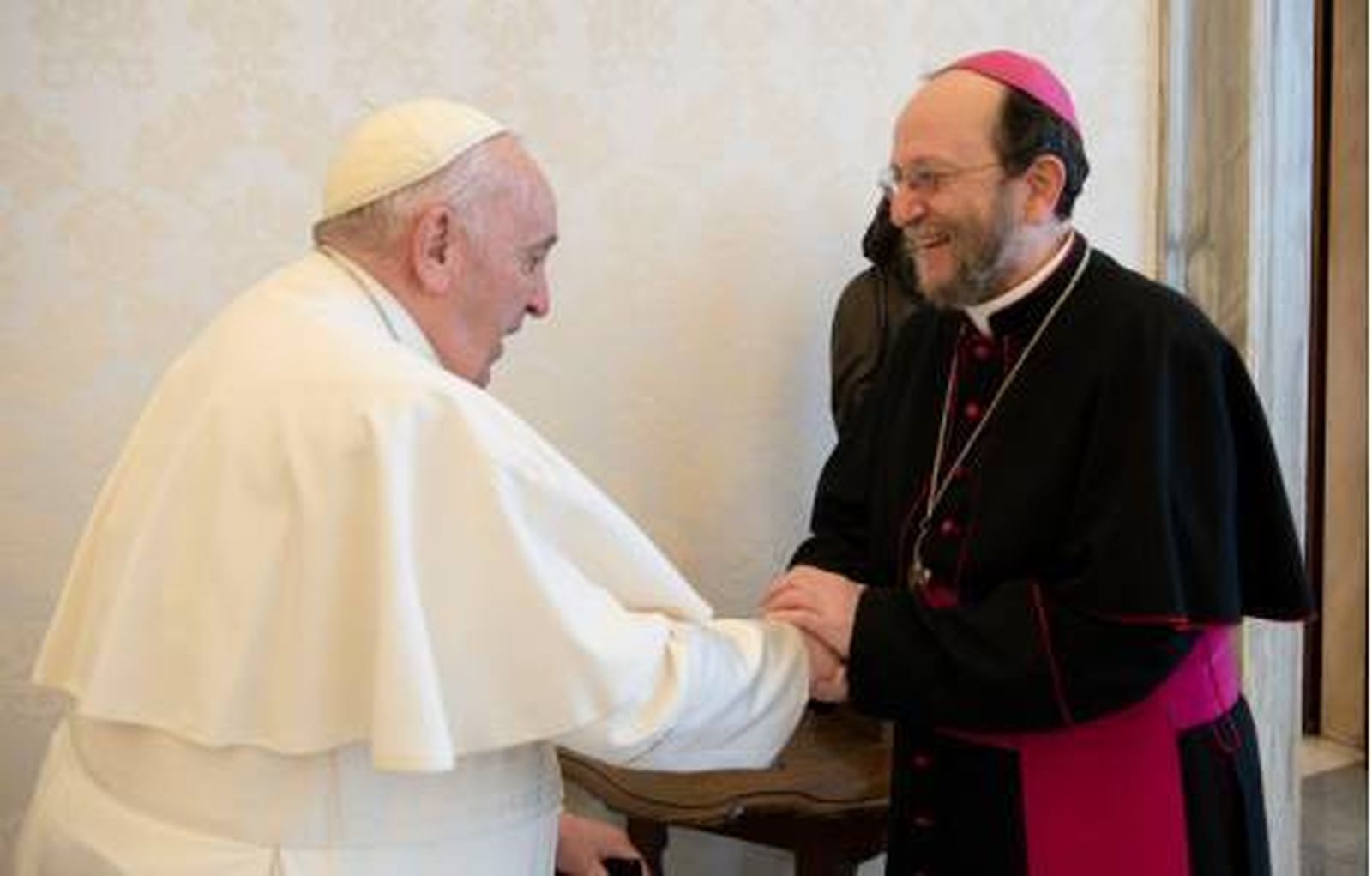 Papa Francisco y el obispo Martinelli