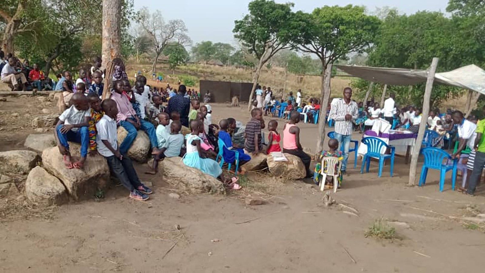 Misión entre refugiados en Adjumani por los Misioneros de África, Diócesis de Arua, Uganda