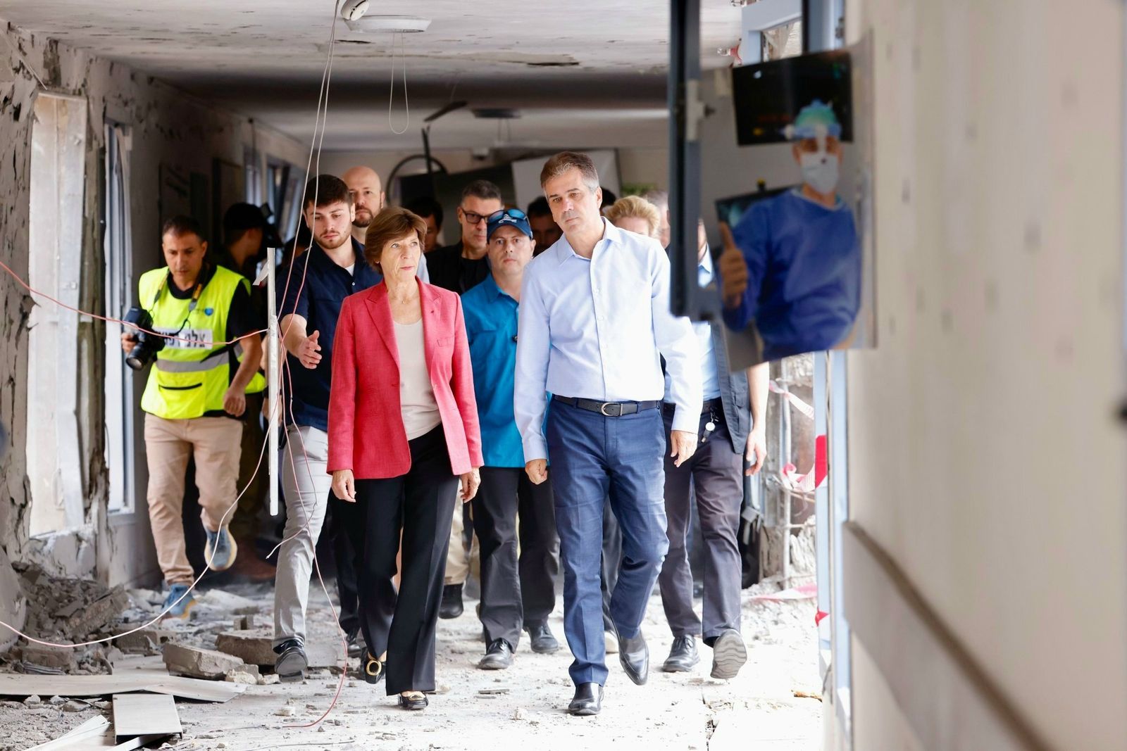 Eli Cohen visita, junto a la responsable de asuntos exteriores de Francia, los lugares de los atentados