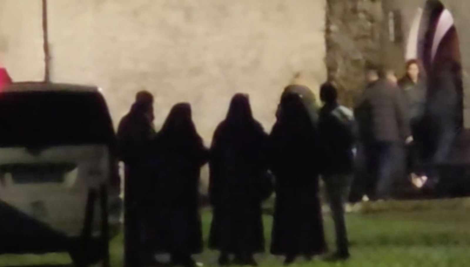 La Guardia Civil, junto a varias religiosas en el convento de Orduña