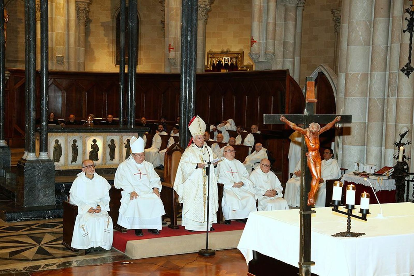 El cardenal Antonio Cañizares, arzobispo de Valencia, celebra una misa por el 600 aniversario de la muerte de San Vicente Ferrer