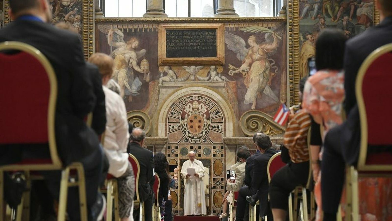 El Papa, con los médicos católicos