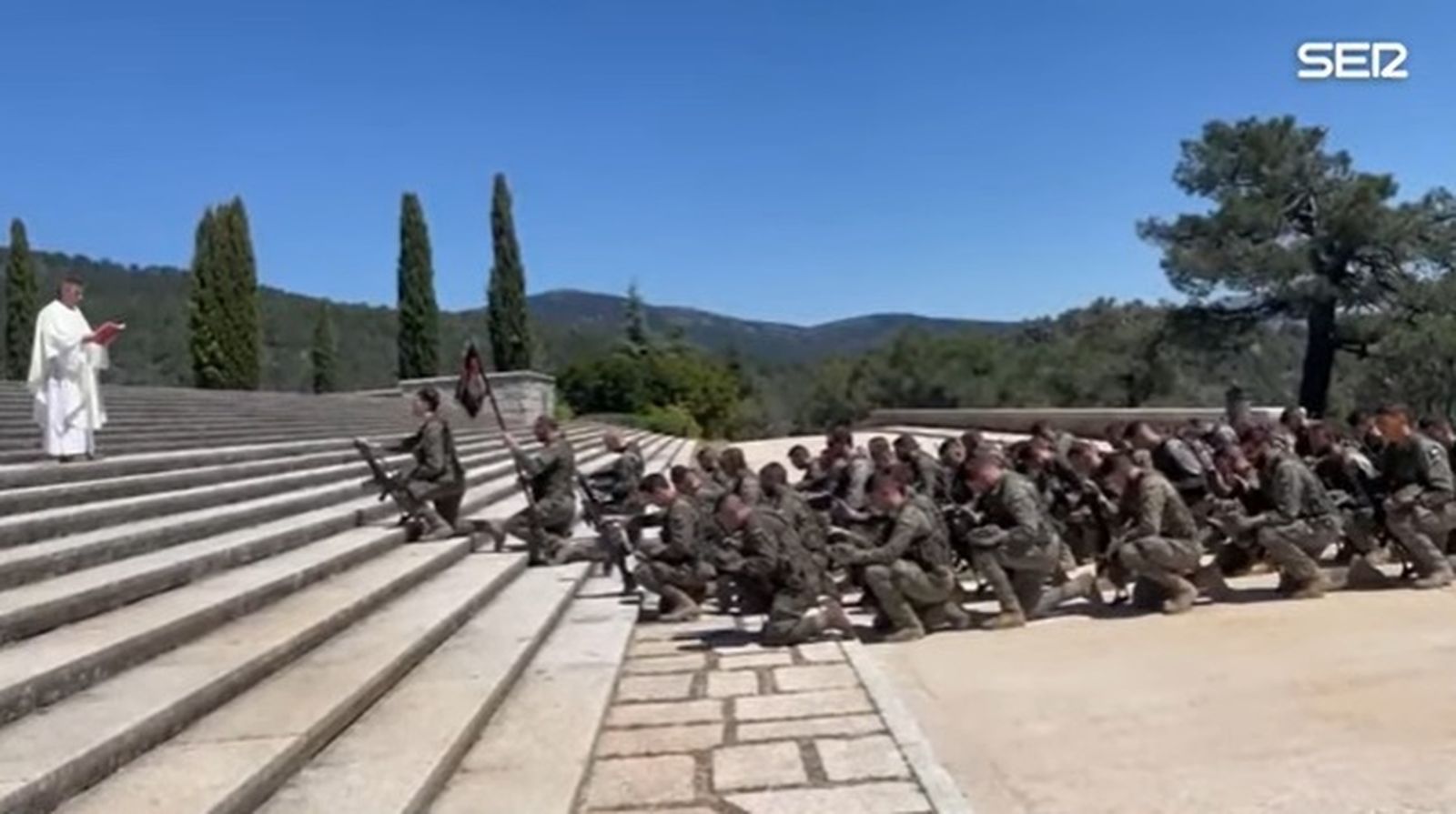 Defensa cesa al capitán de la Compañía que penetró en el Valle de los Caídos para bendecir su banderín