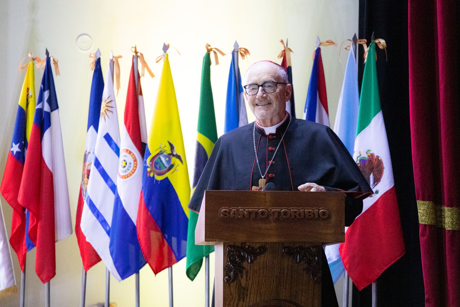Card. Michael Czerny SJ en el Colegio Santo Toribio de Mogrovejo de Chiclayo
