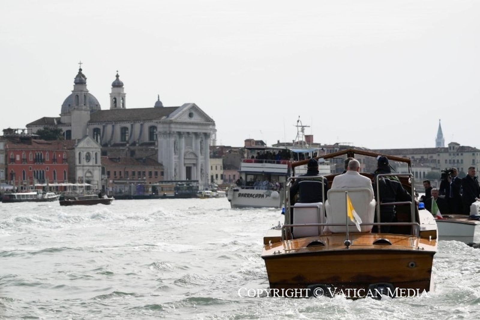 El Papa, en lancha en Venecia